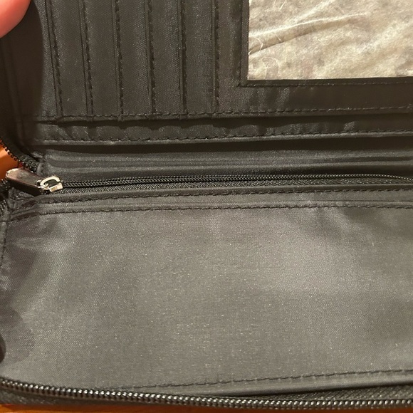 NWT Disney Mickey & Minnie Mouse Heart / Love Zip Around Wallet - Picture 7 of 10